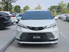 2023 Toyota Sienna 2.5L Hybrid Premium, белый — фото 2