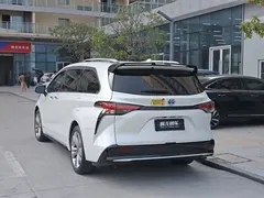 2023 Toyota Sienna 2.5L Hybrid Premium, белый — фото 7