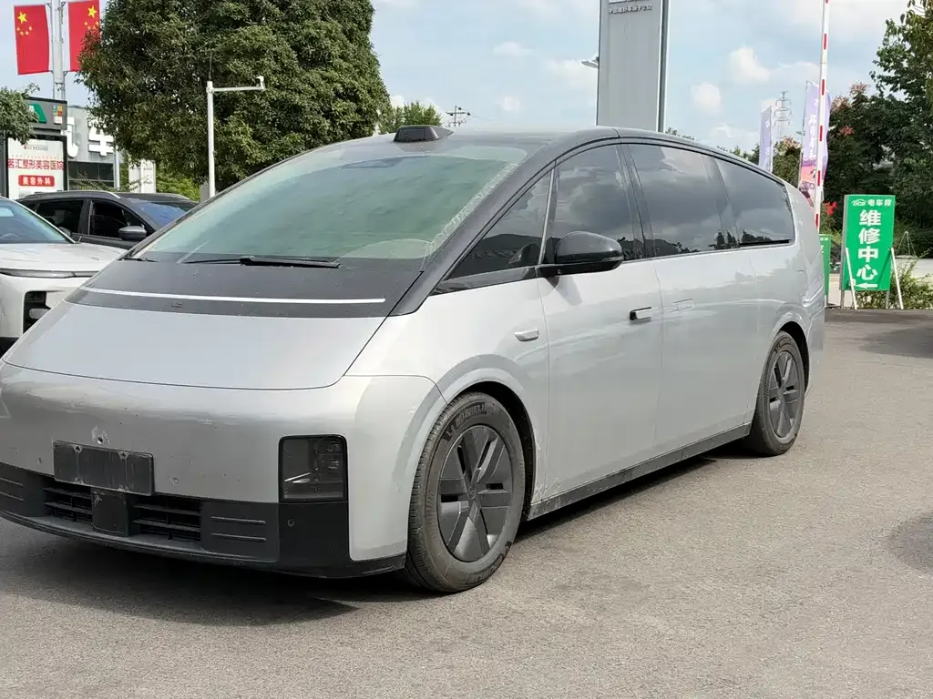 2024 Li Auto MEGA Ultra