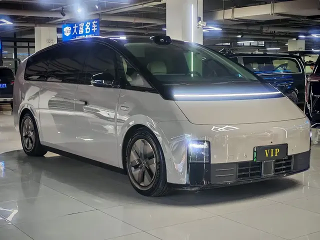2024 Li Auto MEGA Ultra