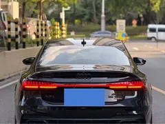 2022 Audi A7L 55 TFSI quattro S-line Zhiyuan Black Package, чёрный — фото 4