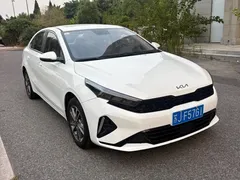 2023 Kia Cerato 1.5L CVT Luxury, белый — фото 1