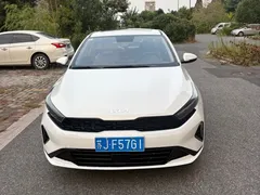2023 Kia Cerato 1.5L CVT Luxury, белый — фото 2