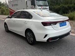 2023 Kia Cerato 1.5L CVT Luxury, белый — фото 4