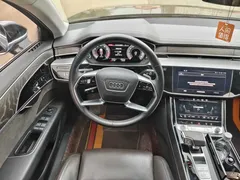 2022 Audi A8L 50 TFSI quattro Comfort Collector's Edition, чёрный — фото 5