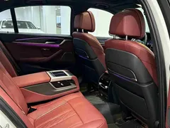 2021 BMW 5 Series 530Li Premium M Sport Package, белый — фото 7