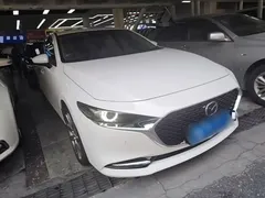 2020 Mazda 3 2.0L Compression Ignition Premium, белый — фото 4