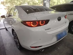 2020 Mazda 3 2.0L Compression Ignition Premium, белый — фото 5