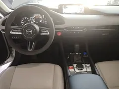 2020 Mazda 3 2.0L Compression Ignition Premium, белый — фото 10
