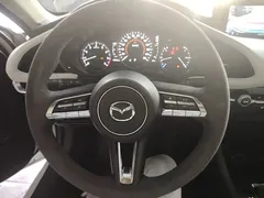 2020 Mazda 3 2.0L Compression Ignition Premium, белый — фото 11