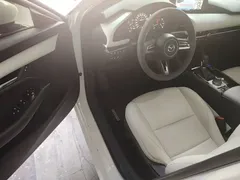 2020 Mazda 3 2.0L Compression Ignition Premium, белый — фото 16