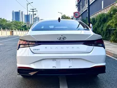 2021 Hyundai Elantra 1.5L CVT LUX Premium, белый — фото 7