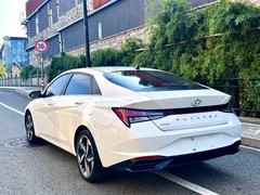 2021 Hyundai Elantra 1.5L CVT LUX Premium, белый — фото 8