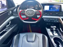 2021 Hyundai Elantra 1.5L CVT LUX Premium, белый — фото 12