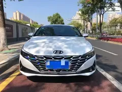 2021 Hyundai Elantra 1.5L CVT Leading GLS, белый — фото 2
