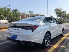 2021 Hyundai Elantra 1.5L CVT Leading GLS, белый — фото 8
