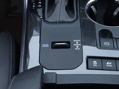 2021 Toyota Crown Kluger 2.5L HEV 4WD Premium, белый — фото 16