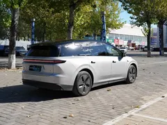 2025 Li Auto i8 Standard — фото 5