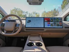 2025 Li Auto i8 Standard — фото 10