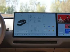 2025 Li Auto i8 Standard — фото 11