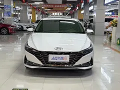 2022 Hyundai Elantra 1.5L CVT LUX Premium, белый — фото 2