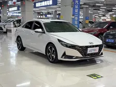 2022 Hyundai Elantra 1.5L CVT LUX Premium, белый — фото 3
