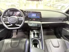 2022 Hyundai Elantra 1.5L CVT LUX Premium, белый — фото 4