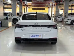 2022 Hyundai Elantra 1.5L CVT LUX Premium, белый — фото 9