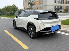 2025 Zeekr X 5-seat RWD, белый — фото 7