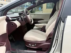 2025 Zeekr X 5-seat RWD, белый — фото 9