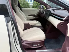 2025 Zeekr X 5-seat RWD, белый — фото 16