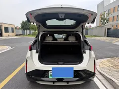 2025 Zeekr X 5-seat RWD, белый — фото 18