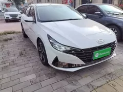 2022 Hyundai Elantra 1.5L CVT LUX Premium, белый — фото 4