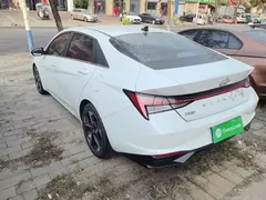 2022 Hyundai Elantra 1.5L CVT LUX Premium, белый — фото 5