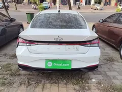 2022 Hyundai Elantra 1.5L CVT LUX Premium, белый — фото 6