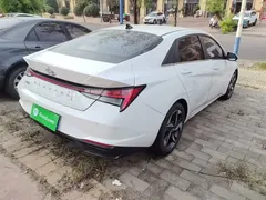 2022 Hyundai Elantra 1.5L CVT LUX Premium, белый — фото 7