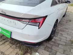 2022 Hyundai Elantra 1.5L CVT LUX Premium, белый — фото 8