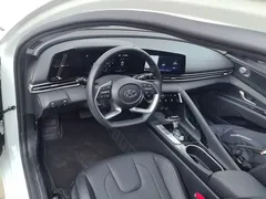 2022 Hyundai Elantra 1.5L CVT LUX Premium, белый — фото 10