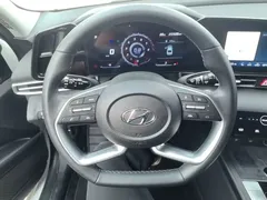 2022 Hyundai Elantra 1.5L CVT LUX Premium, белый — фото 11