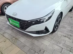2022 Hyundai Elantra 1.5L CVT LUX Premium, белый — фото 24