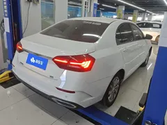 2021 Geely Emgrand UP 1.5L CVT Luxury, белый — фото 3