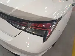 2021 Hyundai Elantra 1.5L CVT TOP Flagship, белый — фото 8