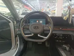 2021 Hyundai Elantra 1.5L CVT TOP Flagship, белый — фото 11