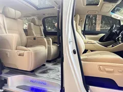 2021 Toyota Alphard Hybrid 2.5L Luxury, белый — фото 12