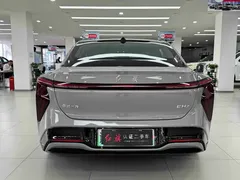 2025 Hongqi EH7 640 4WD — фото 10