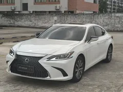 2021 Lexus ES 200 Excellence, белый — фото 1