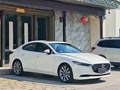 2021 Mazda 3 2.0L AT, белый — фото 3