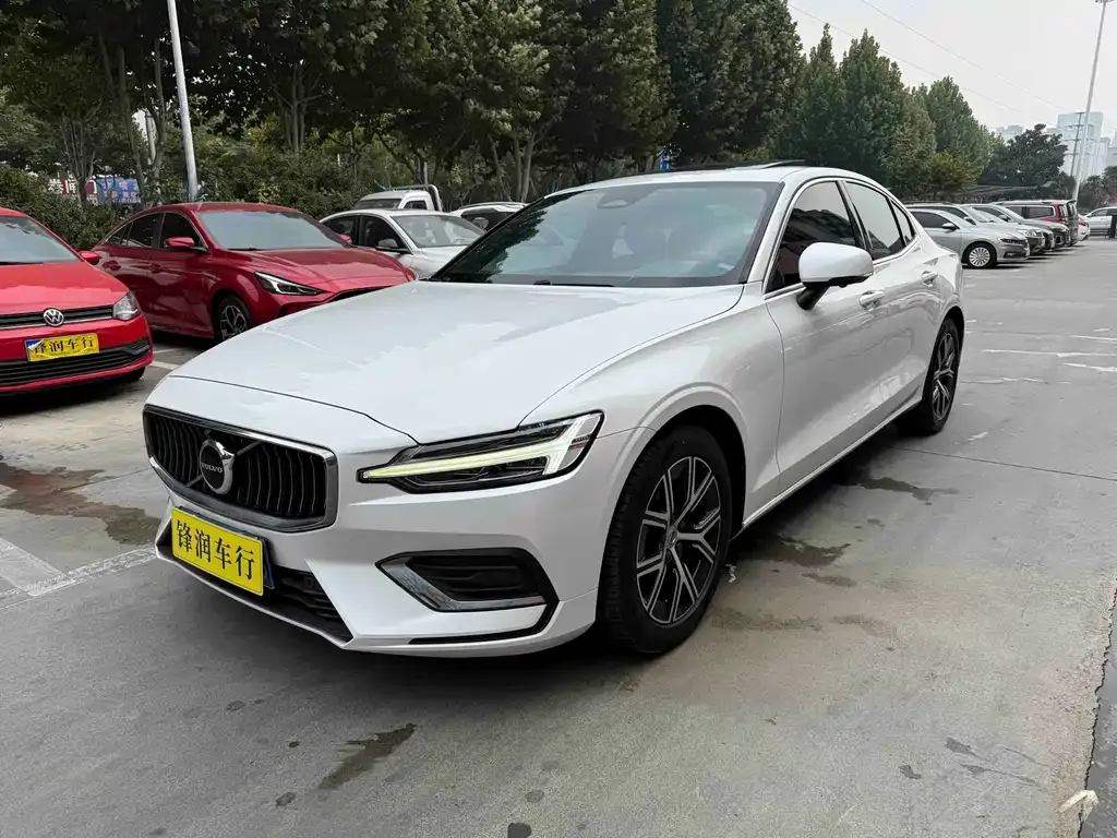 2024 Volvo S60 B4 Luxury