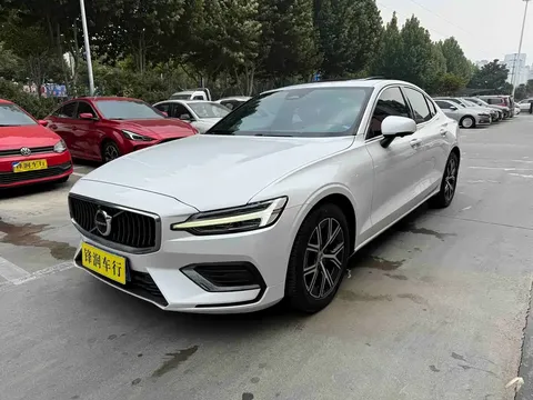 2024 Volvo S60 B4 Luxury