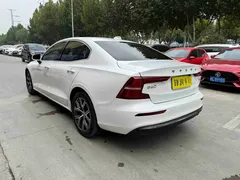 2024 Volvo S60 B4 Luxury, белый — фото 4